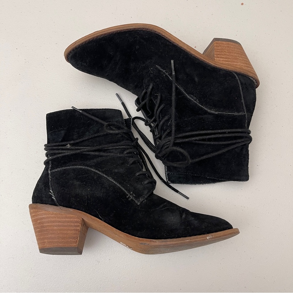 Kelsi Dagger Brooklyn suede ankle booties size 6 low heel